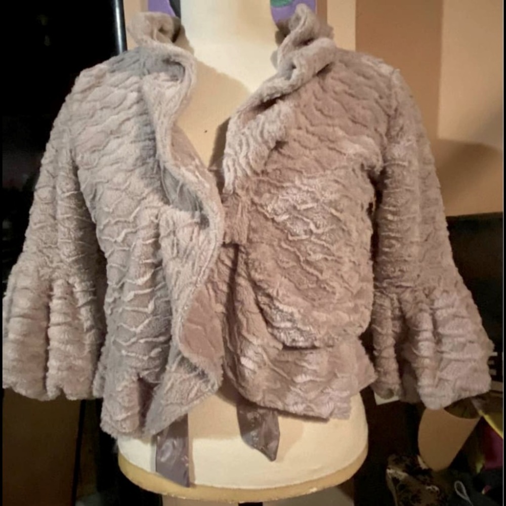 3/$30 ✨ Crop jacket​